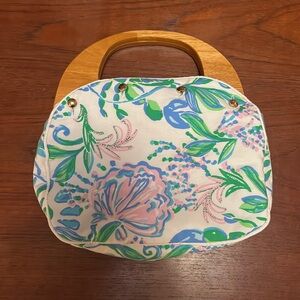 NWOT Lilly Pulitzer Bermuda Bag Reversible Floral & Stripe Cover Included.